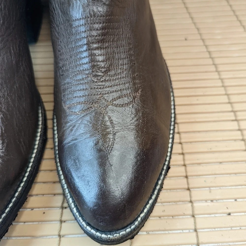 Cowtown Boots men's sz 9.5D brown leather round toe Western Cowboy boots. Made i